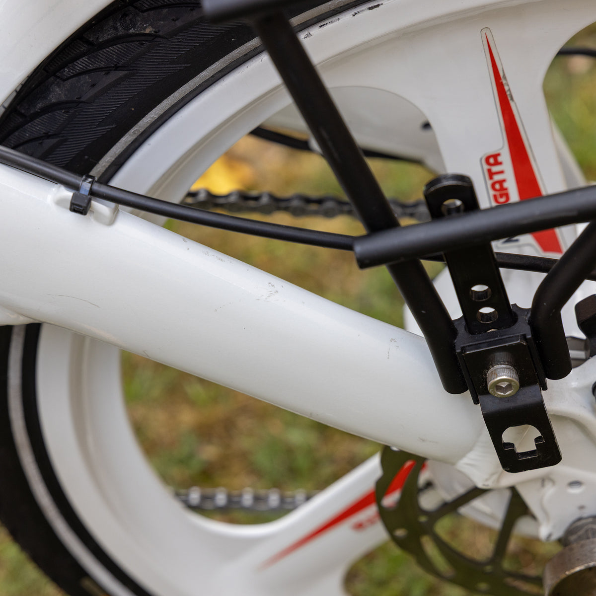 Pedibal Navigata MKII - White 'Refurbished' with 85 miles - Pedal Assist (no throttle)