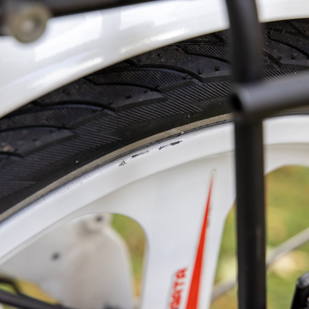 Pedibal Navigata MKII - White 'Refurbished' with 85 miles - Pedal Assist (no throttle)