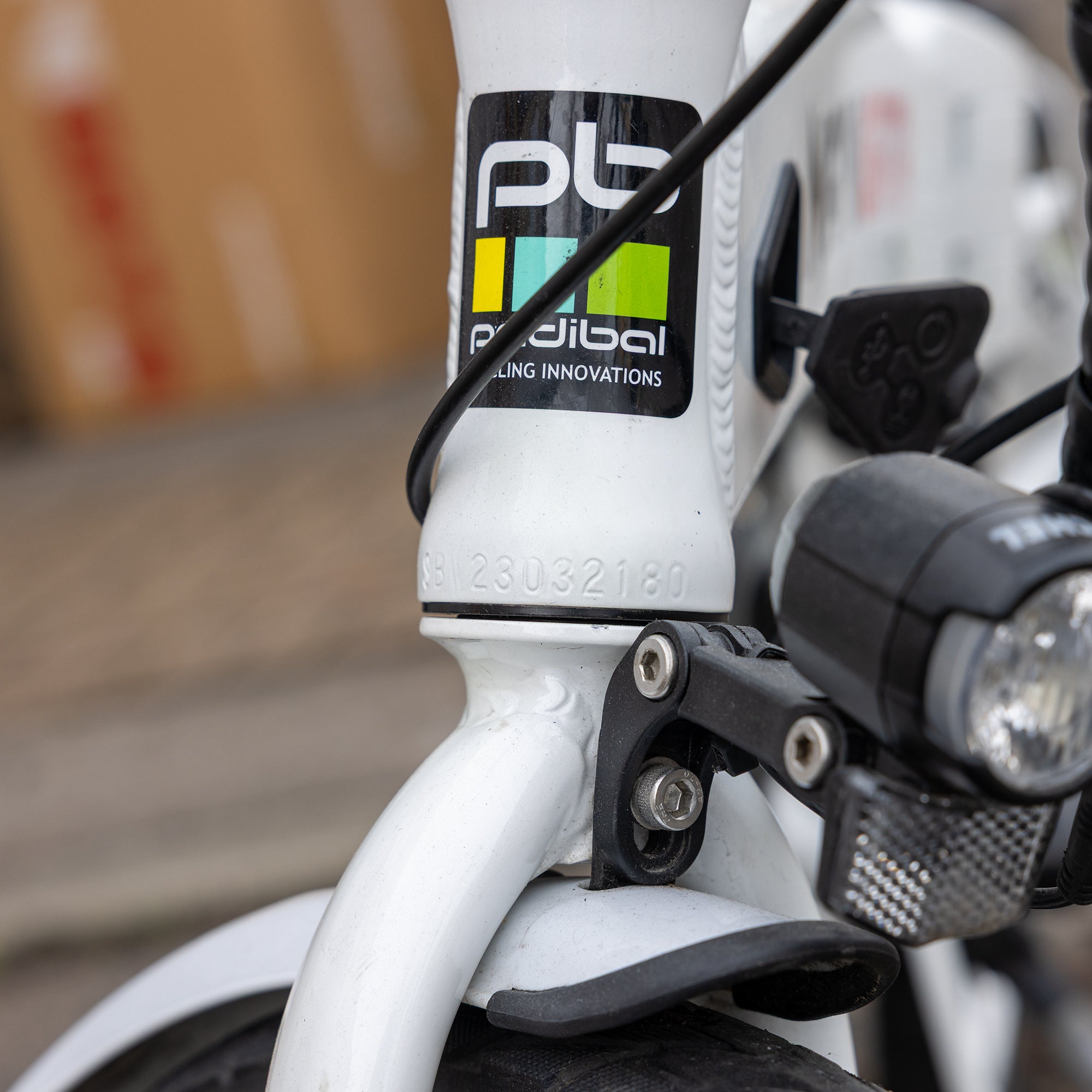 Pedibal Navigata CitE - White 'Refurbished' with 550 miles - DVSA Certified Throttle